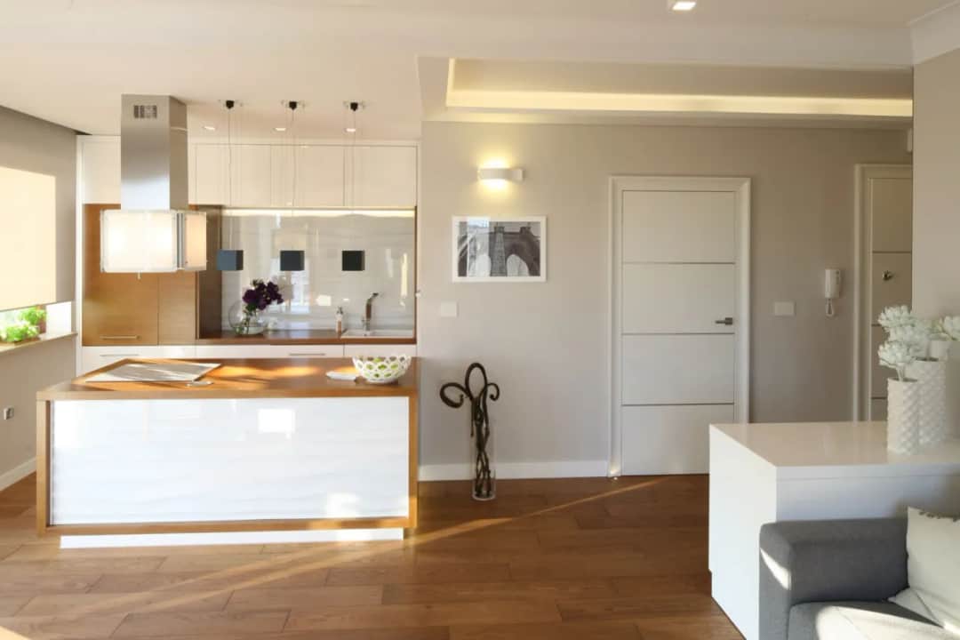 Jak wydzielić przedpokój z salonu? 10+ sprytnych sposobów